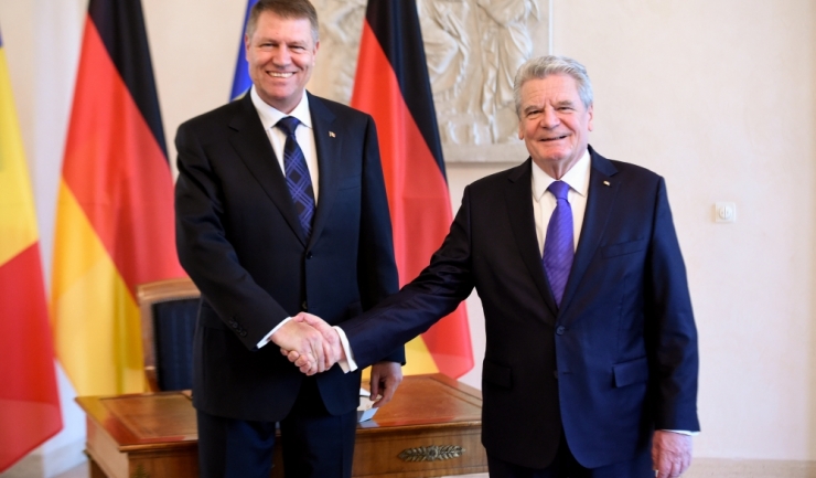 Președintele României, Klaus Iohannis, și omologul său german, Joachim Gauck, vor avea, luni, la București, discuții privind dezvoltarea relațiilor economice