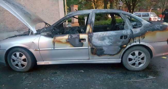 Maşina jurnalistului Dragoș Boța a fost incendiată. Sursa foto: PressAlert.ro