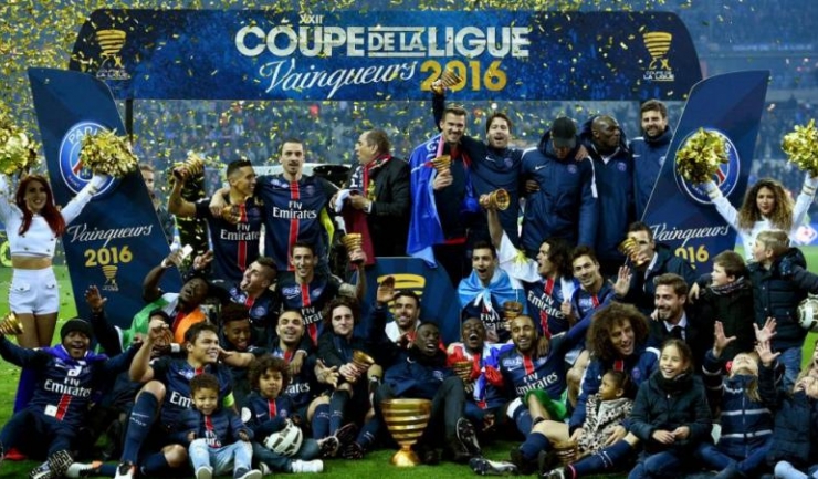 Unii dintre fotbaliștii parizieni au sărbătorit trofeul Cupei Ligii împreună cu copiii