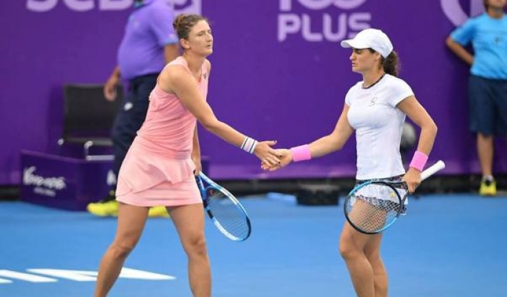 Irina Begu şi Monica Niculescu s-au impus în finala de dublu de la Hua Hin (sursa foto: Facebook Toyota Thailand Open)