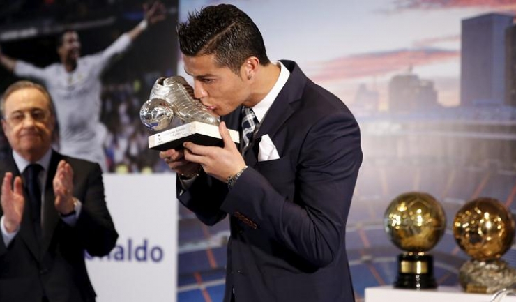 Cristiano Ronaldo a câştigat titlul de cel mai bun fotbalist al anului, la Globe Soccer Awards 2016