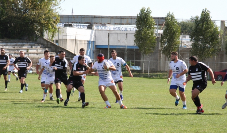Tinerii jucători de la Tomitanii Constanța (echipament alb) vor să câștige în acest sezon toate competițiile la care participă!