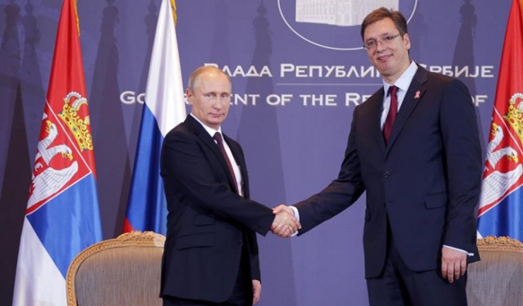Preşedintele Rusiei, Vladimir Putin, alături de preşedintele sârb, Aleksandar Vucic