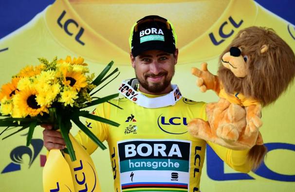 Peter Sagan (Bora-Hansgrohe) a câştigat etapa a doua şi este lider în clasamentul general (sursa foto: Facebook Le Tour de France)