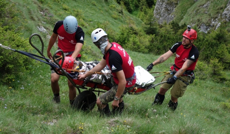 Salvamont: 4 persoane au ajuns la spital după ce au fost salvate de pe munte