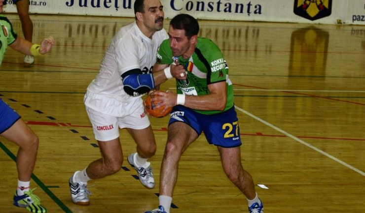 La finalul sezonului 2005-2006, Sandu Iacob a reuşit eventul campionat-cupă cu HCM, ca jucător. Urmează o nouă provocare, acum ca antrenor al HCDS