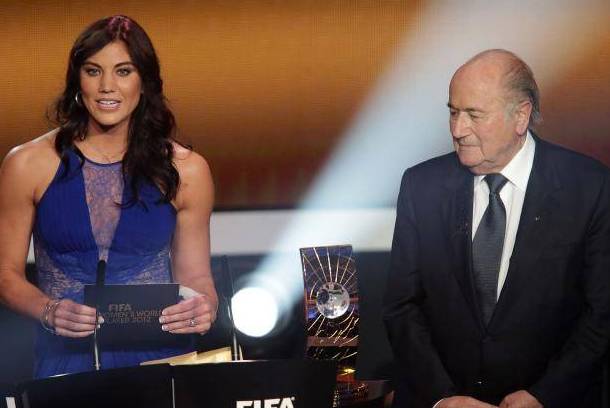 Hope Solo susţine că Blatter i-a pus mâna pe fund în timpul unei gale FIFA