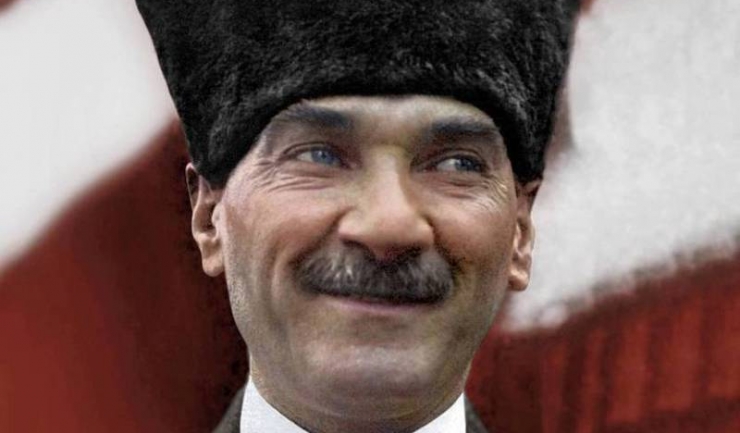 Mustafa Kemal Ataturk (1881 - 1938, soldat, om de stat şi reformator, întemeietorul şi primul preşedinte (1923-1938) al Republicii Turcia