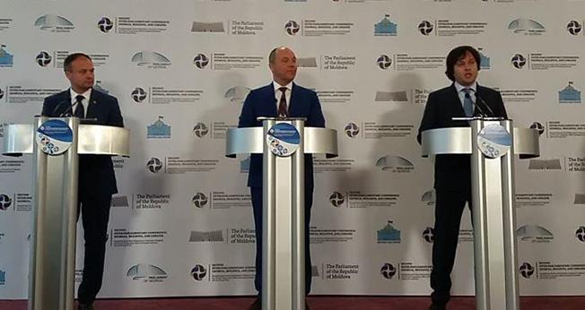 Republica Moldova - Ucraina – Georgia: Preşedintele Parlamentului Andrian Candu şi omologii săi Irakli Kobakhidze şi Andriy Parubiy au semnat un acord de cooperare. Sursa foto: http://tvrmoldova.md
