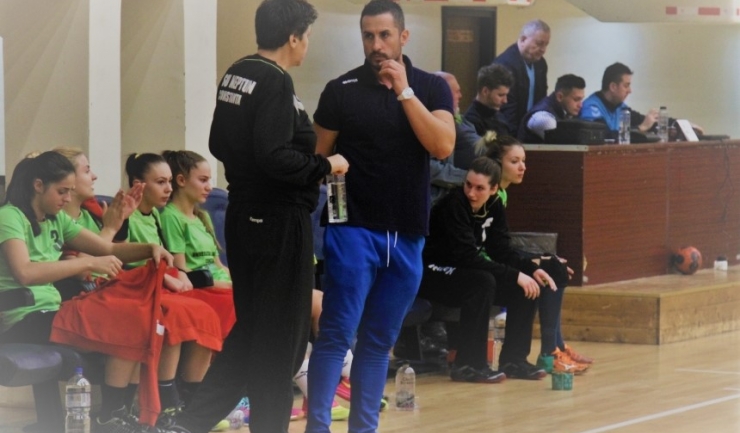 Handbalistele antrenate de Ionuţ Puşcaşu şi Lăcrămioara Ilie nu au avut probleme în meciul de sâmbătă