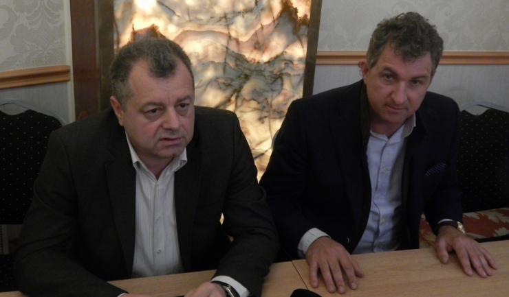 Vicepreședinții ALDE, deputatul Mircea Banias (stânga) și Jean Paul Tucan (dreapta)