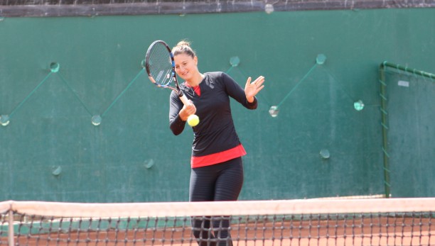Irina Begu a revenit în primul set al meciului cu Dalila Jakupovic de la scorul de 2-5