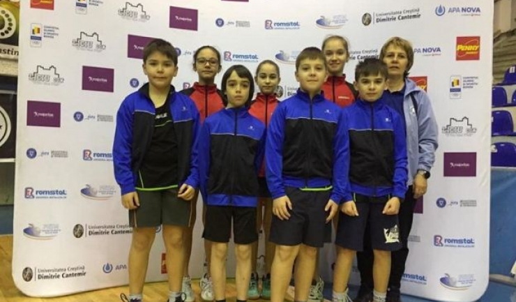 Delegaţia constănţeană participantă la Campionatul Naţional rezervat junioarelor şi juniorilor III (sursa foto: Facebook Tenis de Masa pentru Viitor - Constanta)