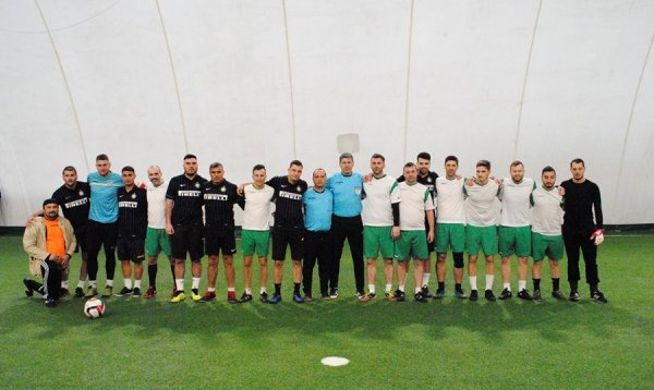 Trocadero (echipament alb-verde) a învins Inter Palas şi se menţine pe locul secund în clasamentul Ligii 1 (sursa foto: Campionatul de minifotbal Atletic Club)