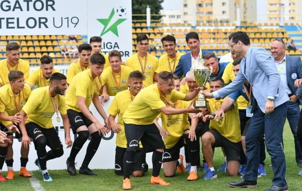 După juniorii U17 a venit rândul juniorilor U19 de la Viitorul să devină campionii României (sursa foto: www.frf.ro)