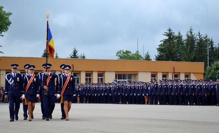 Școlile de agenți de poliție din Câmpina și Cluj scot la concurs 1.600 de locuri