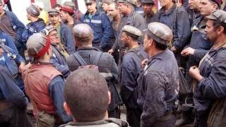 Minerii de la Mina Paroșeni au refuzat să mai intre în mină din cauza restanțeolor salariale
