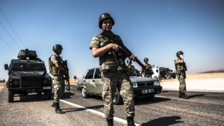 Şase membri ai forţelor kurde din nordul Siriei, uciși de artileria turcă