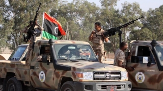 Jihadiștii din SI sunt atacați în ultimele poziții ocupate la Sirt