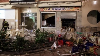 Zeci de persoane au fost rănite în urma unei explozii la o cafenea