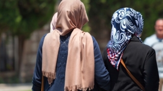 Agresorii fetelor musulmane din Capitală s-au ales cu dosar penal