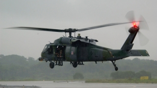 Două elicoptere militare americane au intrat în coliziune și s-au prăbușit