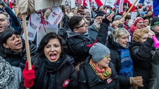 Polonia, luată „la puricat“ de Comisia Europeană