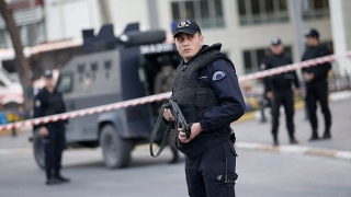 Zeci de presupuşi membri Stat Islamic au fost reţinuţi în Turcia
