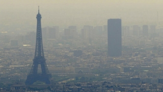 Parisul se confruntă cu cea mai mare poluare din ultiii 10 ani