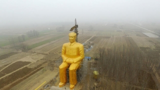 O statuie uriașă aurită a lui Mao, în curs de finalizare în China