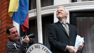 Ecuadorul admite că i-a tăiat conexiunea la internet lui Assange