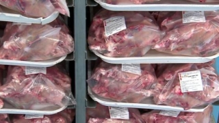 Zeci de tone de carne bănuită a fi alterată, confiscată de polițiști
