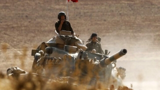 Turcia bombardează miliţiile kurde din nordul Siriei