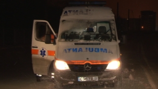 Ambulanță înzăpezită în timpul unei intervenții