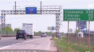 Restricții de circulație pe autostrada A2 din cauza unor dale sărite în zona Brănești