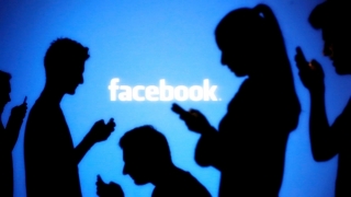 Facebook blochează temporar folosirea datelor private ale utilizatorilor de WhatsApp