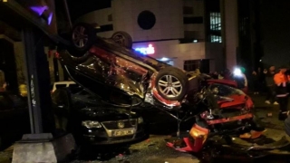 12 mașini distruse într-un accident produs de o femeie
