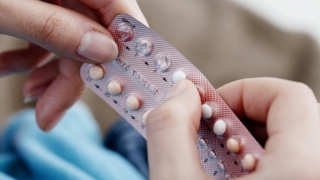 Administrarea contraceptivelor hormonale ar putea declanșa acest tip de cancer!