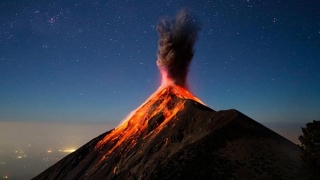 Evacuări de urgență! Vulcanul Fuego din Guatemala a erupt din nou