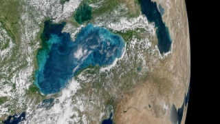 Apele Mării Negre, văzute din satelit în tonuri de bijuterie