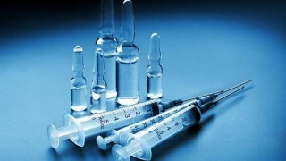 A început livrarea noilor doze de vaccin hexavalent