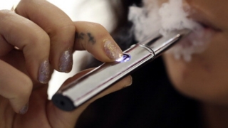 Fumătorii, ajutați de țigara electronică în lupta cu viciul