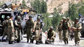 Turcia a mobilizat sute de militari la frontiera cu Siria