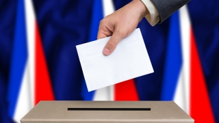 Mai mulţi miniştri cheie au intrat în turul doi al alegerilor legislative din Franţa