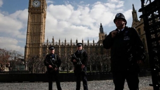 Marea Britanie reduce nivelul amenințării teroriste de la stadiul ”critic” la ”sever”