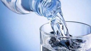 Guvernul dă LEGE SPECIALĂ pentru apa minerală