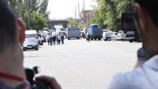 Atacatorii de la sediul de poliție din Erevan au eliberat ultimii doi ostatici