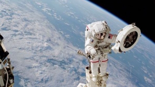 Ultime pregătiri pentru revenirea pe Pământ a doi astronauți care au stat 340 de zile în spațiu