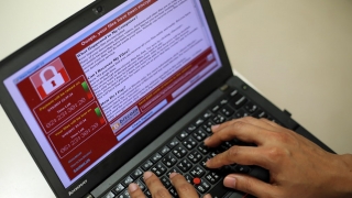 Atacurile WannaCry s-au mai atenuat, dar campania de virusare continuă