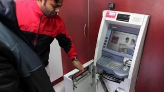 Hoţii români au dat iama în bancomatele din India